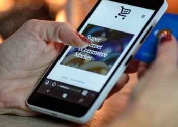 Quem nunca sonhou com a combinação perfeita: um cartão de crédito aprovado na hora, sem burocracia, e com aquele limite generoso para realizar projetos ou organizar as finanças? A internet está cheia de promessas de "limite alto para negativado" e "aprovação imediata de R$ 5.000".